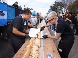 Caos en Avellaneda: el descargo tras el robo del sándwich gigante Caos en Avellaneda: el descargo tras el robo del sándwich gigante