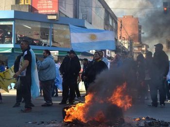 Morón: manteros reclaman por sus trabajos