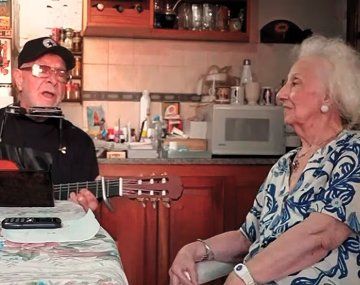 Emotivo encuentro de Estela de Carlotto con León Gieco: interpretó su emblemática canción La Memoria