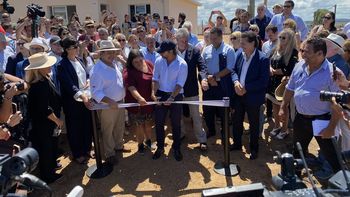 El presidente uruguayo Luis Lacalle Pou participó de la inaguración del realojo del Barrio Kennedy. El presidente uruguayo Luis Lacalle Pou participó de la inaguración del realojo del Barrio Kennedy.