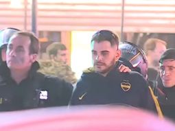 La Policía detuvo a un joven mientras despedía a Indio Solari en el Obelisco. La Policía detuvo a un joven mientras despedía a Indio Solari en el Obelisco.