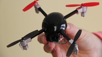 lanzan mini drones para sacarse selfies aereas lanzan mini drones para sacarse selfies aereas