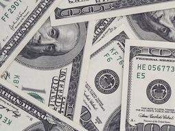 El dólar global bajó tras comentarios de Jerome Powell, presidente de la Fed. El dólar global bajó tras comentarios de Jerome Powell, presidente de la Fed.