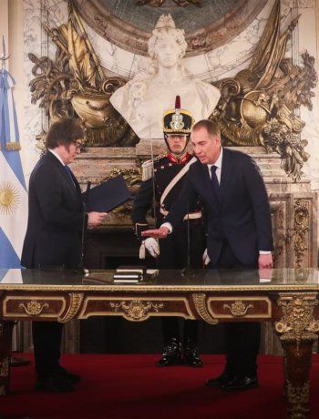 Milei le tomó juramento a Santilli como nuevo ministro del Interior
