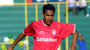 El exjugador de Toluca Enrique Alfaro está pasando por un delicado momento de salud y su familia pide apoyo económico para solventar los gastos de su tratamiento. El exjugador de Toluca Enrique Alfaro está pasando por un delicado momento de salud y su familia pide apoyo económico para solventar los gastos de su tratamiento.