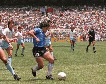 VIDEO: El Gol del Siglo de Maradona a Inglaterra