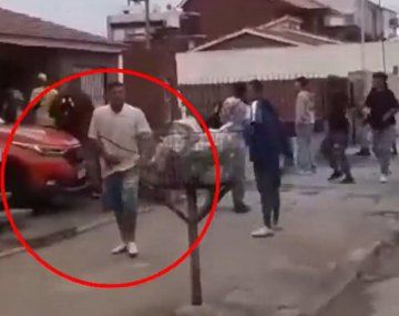 El video que complica a otro de los detenidos: ¿quién es el hombre de remera amarilla?