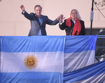Pichetto y Carrió, juntos en el palco de Barrancas de Belgrano