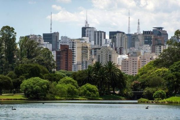 Brasil: dos indigentes devolvieron unos U$S10 mil que encontraron