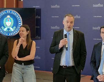 Adorni reconoce que se necesitan dos