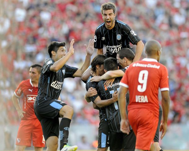 Racing se quedó con clásico de Avellaneda y tiene un pie en la Libertadores