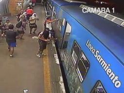 asi atacan los graffiteros en el tren sarmiento asi atacan los graffiteros en el tren sarmiento