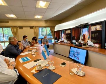 Alberto está reunido con gobernadores para definir el inicio de la campaña de vacunación 