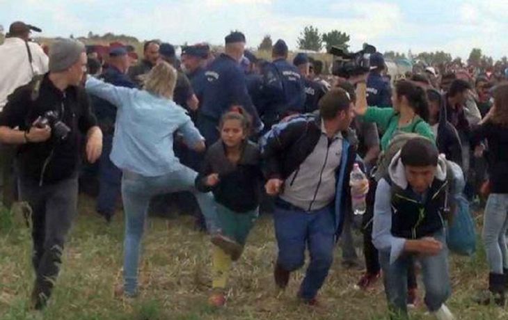 Periodista que pateó a refugiados dice que lo hizo por ataque de pánico