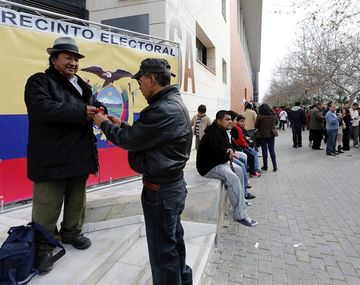 Ecuador: atacan Consejo Electoral durante los comicios