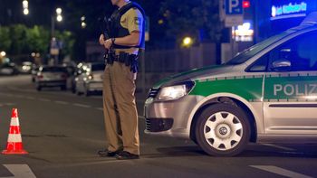 un hombre se inmolo frente a un restaurante de alemania y provoco 10 heridos un hombre se inmolo frente a un restaurante de alemania y provoco 10 heridos