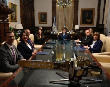 Milei firmó un acuerdo con EEUU para iniciar el proceso que elimina la visa para argentinos