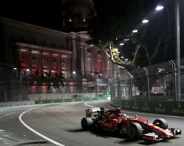 Hamilton abandonó y Vettel se quedó con el GP de Singapur