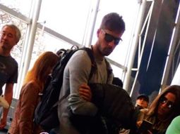 Jimena Barón junto a Martín Gándara en el aeropuerto. Jimena Barón junto a Martín Gándara en el aeropuerto.