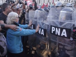 congelado desde hace 8 meses: es oficial el pago del devaluado bono de 70 mil pesos a jubilados congelado desde hace 8 meses: es oficial el pago del devaluado bono de 70 mil pesos a jubilados