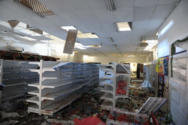 Ascienden a cuatro los muertos por los ataques a supermercados