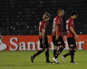 Newells perdió con Nacional de Medellín y se quedó afuera