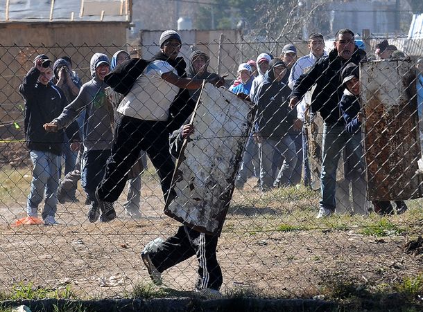 Horror en Moreno: hallan a tres nenes ahogados en una pileta