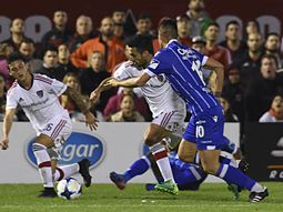 Scocco fue reemplazado por Maxi Rodríguez en el duelo ante el Tomba Scocco fue reemplazado por Maxi Rodríguez en el duelo ante el Tomba