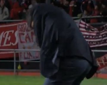 La rídicula lesión que sufrió el técnico de Estudiantes