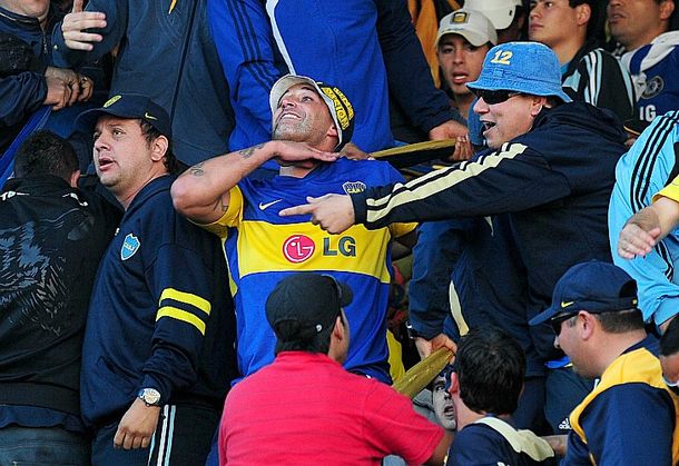 El líder de la barra cuestiona el ingreso de Macri a la cancha