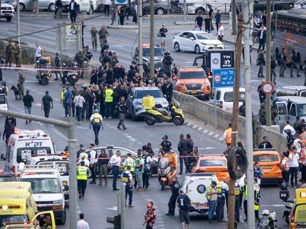 Imágenes dramáticas: un atentado en Jerusalén dejó al menos seis muertos y varios heridos