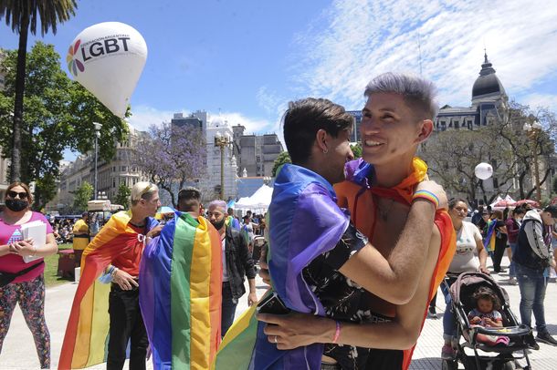 Alberto Fernández: La bandera LGBTIQ+ flamea en todo el país con grandes motivos de celebración