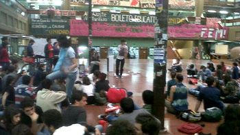 contramarcha docente por la toma de la facultad de exactas contramarcha docente por la toma de la facultad de exactas