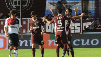 lanus goleo a newell´s en rosario y se ilusiona con el torneo lanus goleo a newell´s en rosario y se ilusiona con el torneo