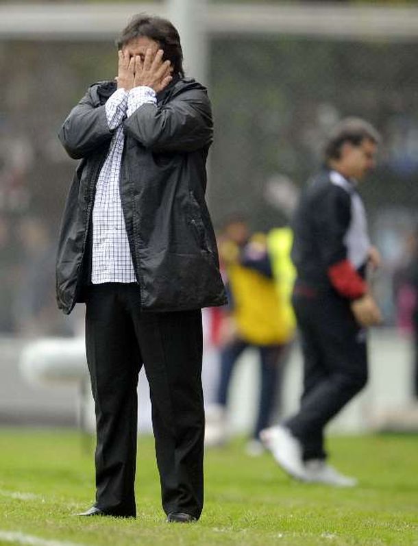 Caruso Lombardi: Mis jugadores no se dan cuenta lo que se están jugando