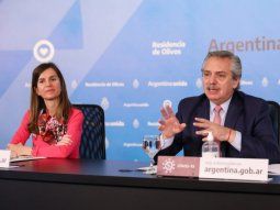 Fernanda Raverta, titular de la Anses y el presidente Alberto Fernández