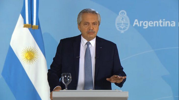 Las filminas de Alberto Fernández: los datos que llevaron al confinamiento estricto