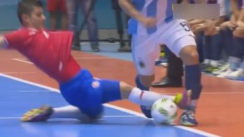 durisima patada dejo a un argentino en el hospital en el mundial de futsal