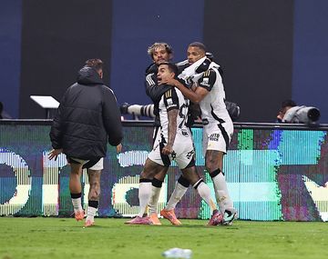 El Mineiro de Sampaoli rescató un agónico empate en la semi de ida