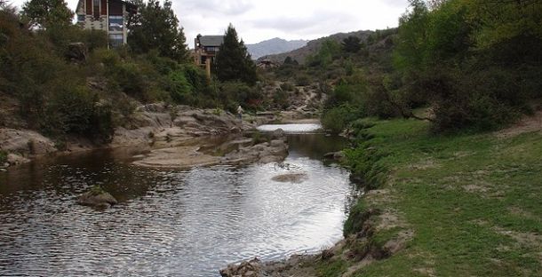 Una turista murió por la crecida del río en La Cumbrecita