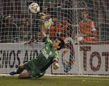 El día que el arquero Barovero se vistió de héroe