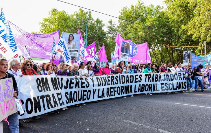 Miles de mujeres marcharon en todo el país por el 8M