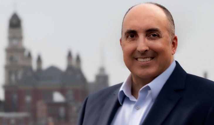 Massachusetts: un candidato con apellido sexual en castellano gana votos entre los latinos