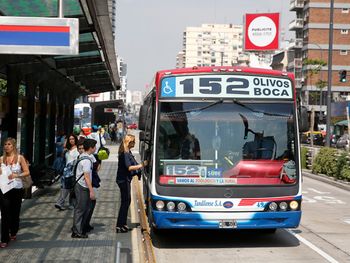 El transporte público es la forma de viajar al trabajo más utilizada