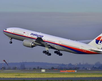Hallaron una pieza de metal que podría ser del vuelo desaparecido MH370