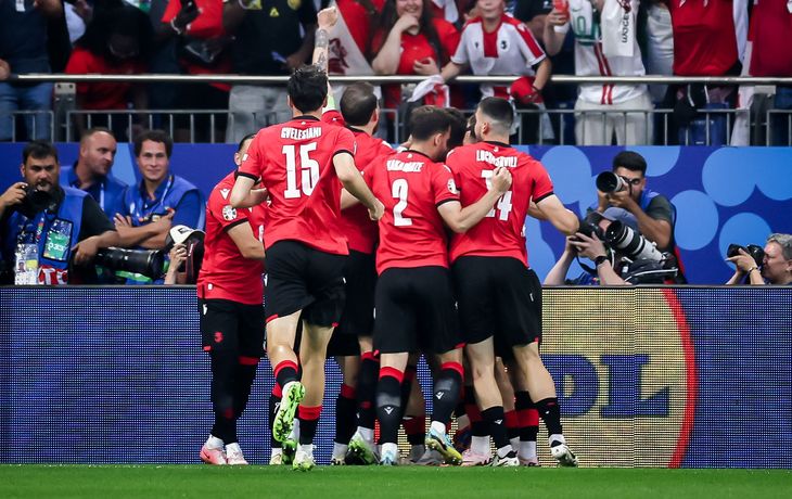 Portugal perdió 2-0 contra Georgia y ambos avanzaron a octavos