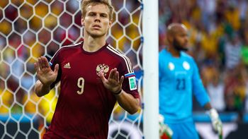 en off-side: un jugador de la seleccion de rusia fue fotografiado con strippers en off-side: un jugador de la seleccion de rusia fue fotografiado con strippers