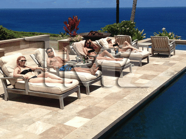 Charlie Sheen se fue de vacaciones con tres actrices porno