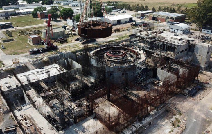 Cómo es el proyecto nuclear que frenó Milei y que posicionaba a la Argentina como vanguardia mundial