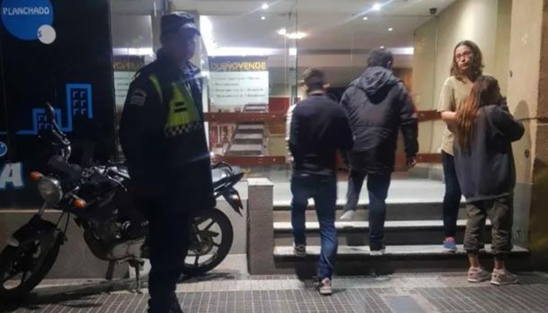 Tucumán: se olvidó las llaves en su departamento y se cayó del balcón tratando de entrar